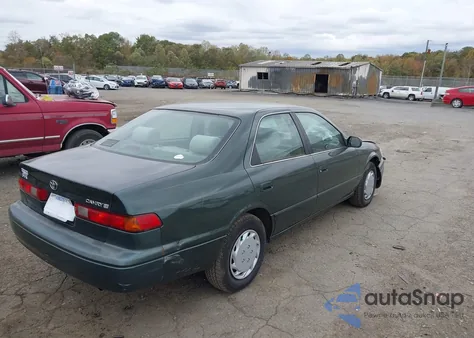1999 Toyota Camry Le z USA, uszkodzony, nr VIN 4T1BG22K1XU913511